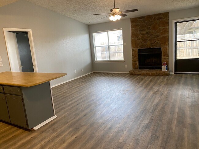 Building Photo - 3815 Green Meadow Dr