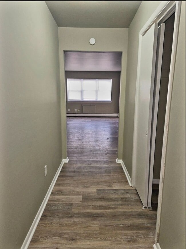 Building Photo - 1055 N St Lucas St