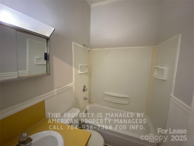 Foto del edificio - 567 Englewood St NE