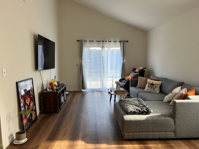 Building Photo - Updated Summerwood home