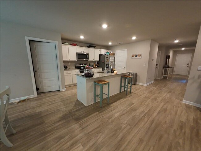 Foto del edificio - 2496 Arbordale Lp