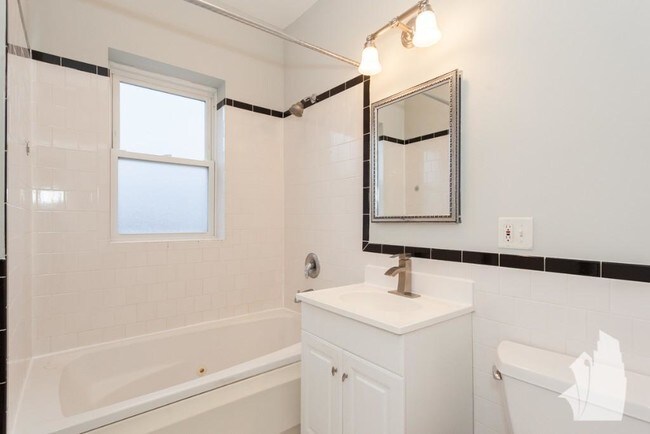 Foto del edificio - 4808 North Paulina-3W