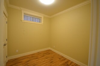 Building Photo - 860 W 63rd Ave