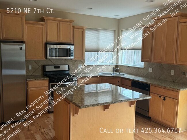 Building Photo - Stunning Family Home in Renton
