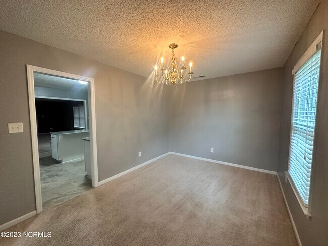 Building Photo - 307 Southbridge Dr