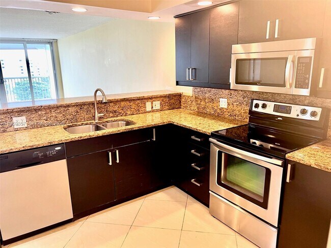 Building Photo - 2940 N Course Dr