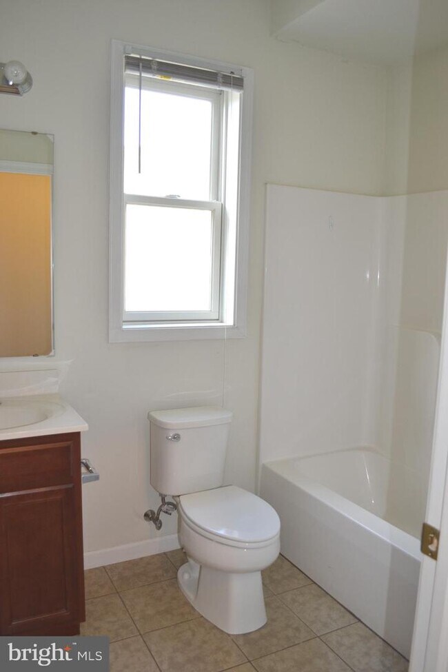 316 Bridge St Unit E, Phoenixville, PA 19460 Room for Rent in