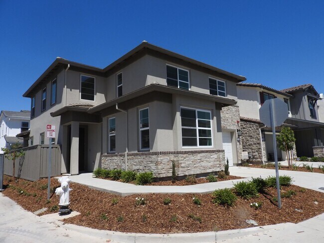 Foto del edificio - Brand New Smart Home in Granite Bay Beauty With Solar!!