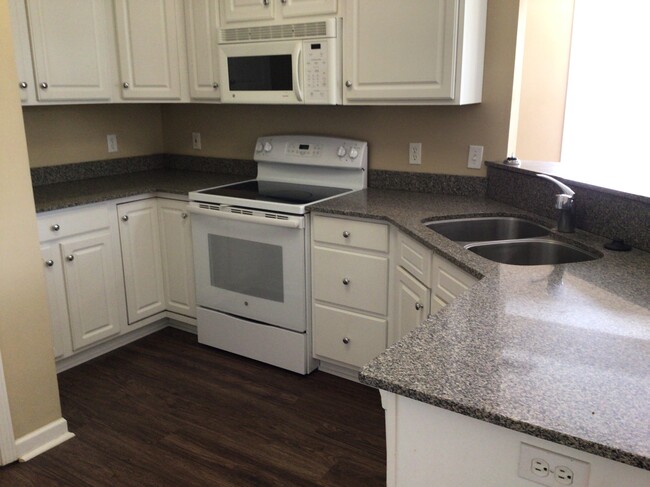 Building Photo - 303 Stallion Rd