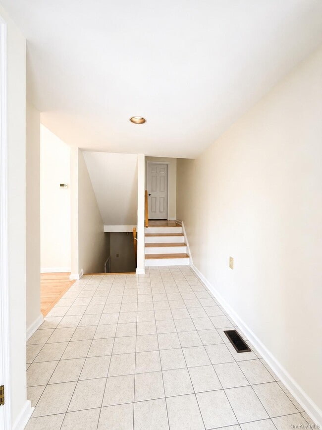 Building Photo - 6 Cornell Pl