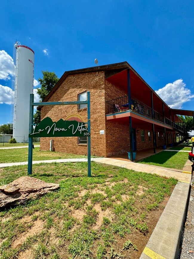 Building Photo - 505 Oak
