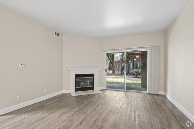 2BR, 2BA - 1040SF - Living Room - Regency Cove Apartments