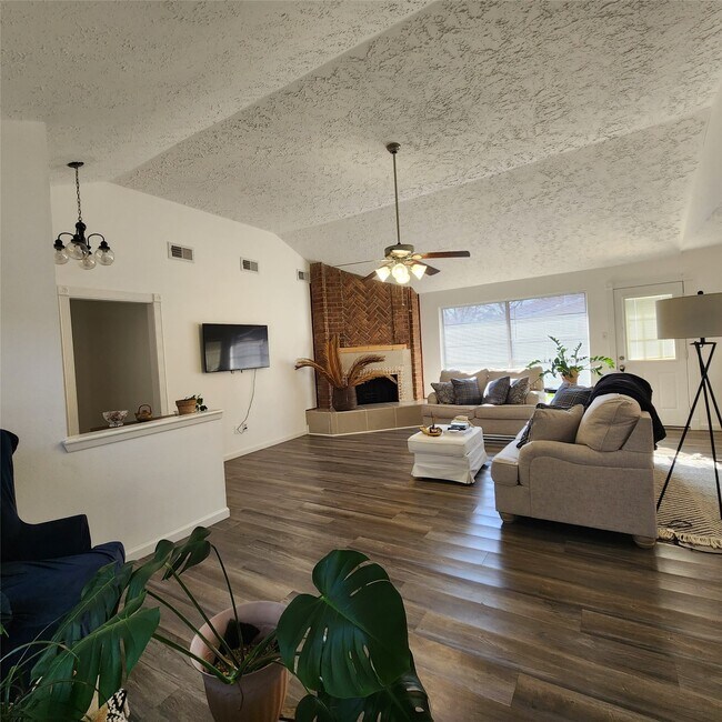 Foto del edificio - 3622 Fiddlers Green Dr