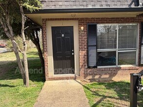 Building Photo - 2410 Lyndon Ave