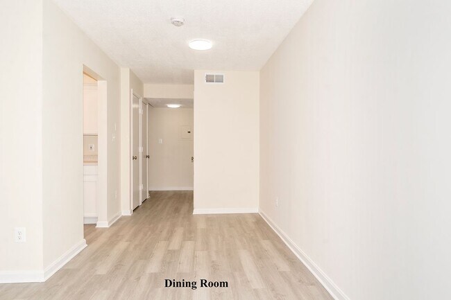 Building Photo - 14 Halley Pl SE