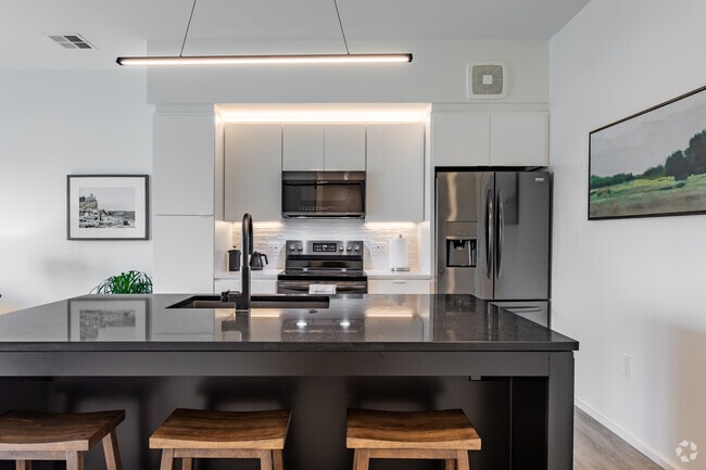 1BD, 1BA - 728SF - ELECTRIC GARDENS Apartments