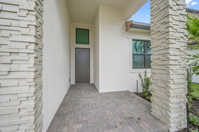 Building Photo - 13917 Vivant Dr