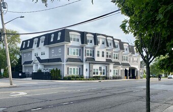 Building Photo - 840 Montauk Hwy