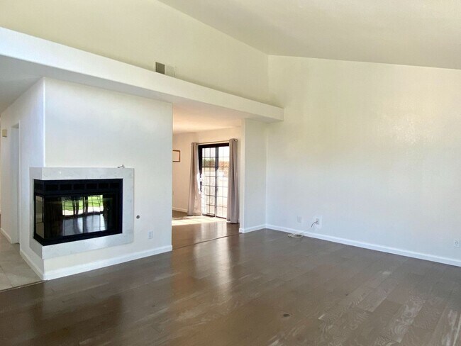 Foto del edificio - Stunning Newly Renovated 3B/2.5BA House w/...