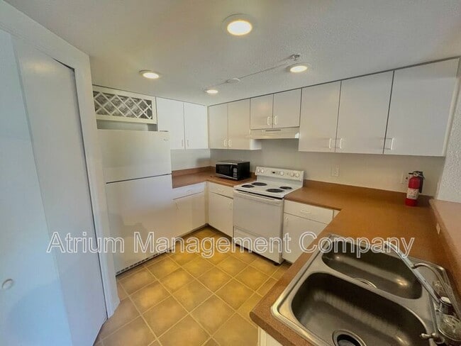 Building Photo - 102 Vista Verdi Cir