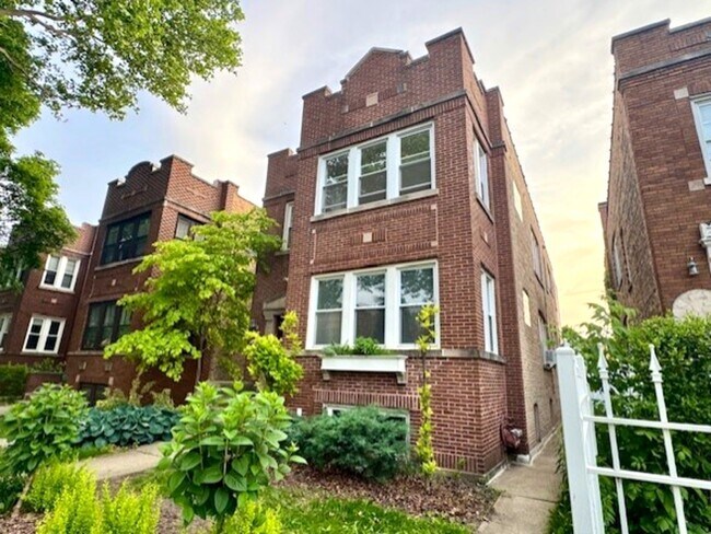 Foto del edificio - 6724 N Campbell Ave