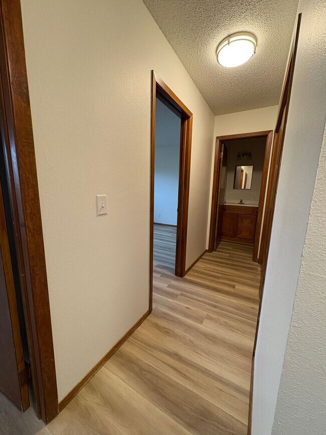 Building Photo - r310LBP