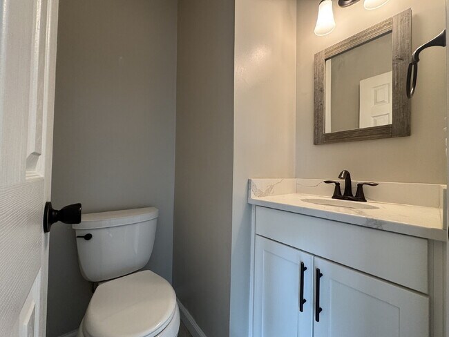 Foto del edificio - Your Exquisite Herndon Sanctuary Awaits