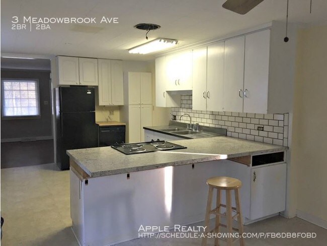 Foto del edificio - 3 Meadowbrook Dr