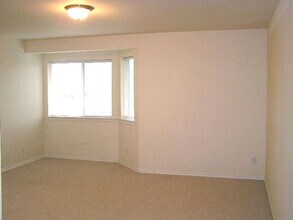 Building Photo - 358 E Bellis Fair Pkwy
