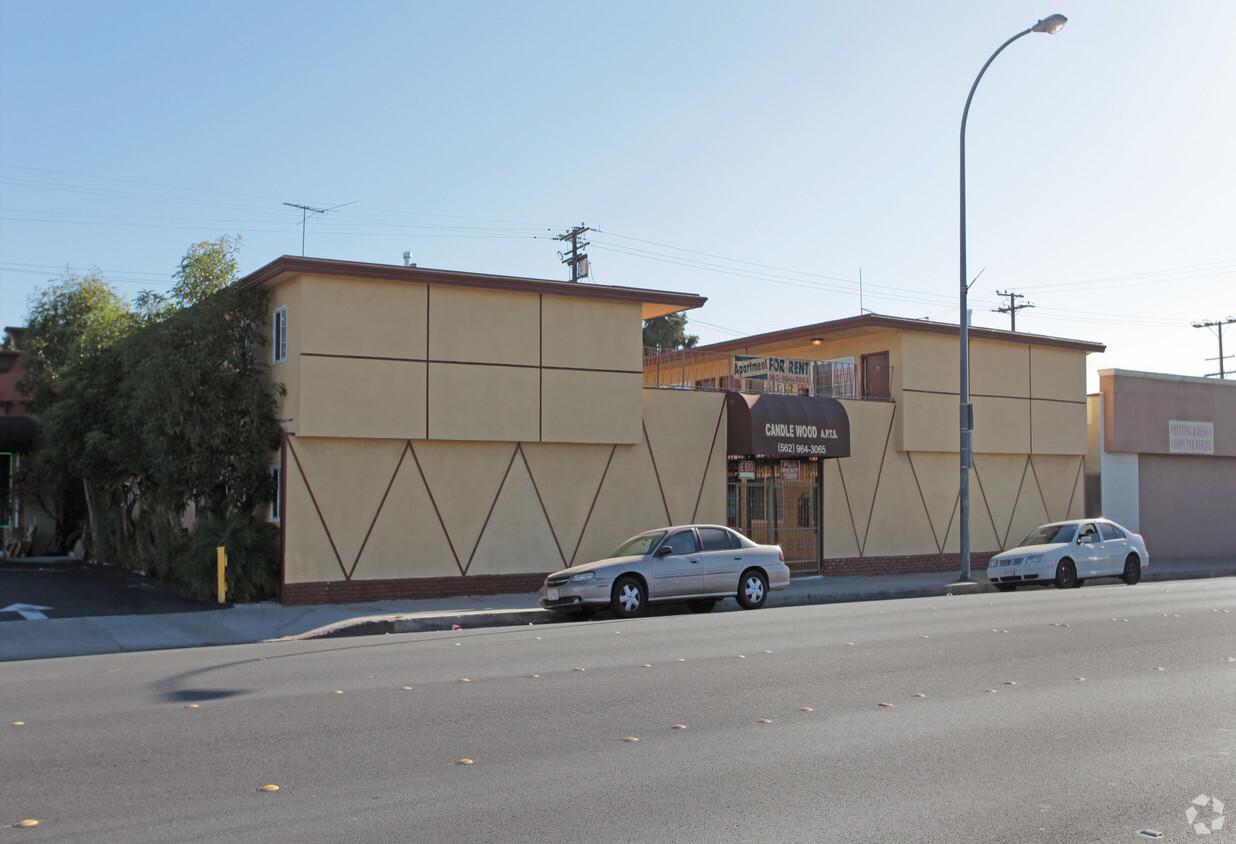 Foto del edificio - Candle Wood Apartments