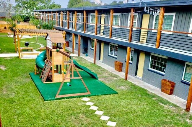 Building Photo - The Monroy