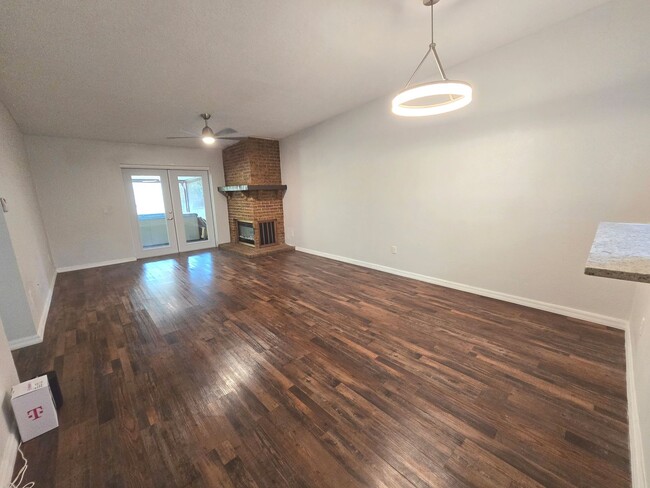 Building Photo - Deland  - 2 Bedroom, 2 Bathroom -  $1,695.00