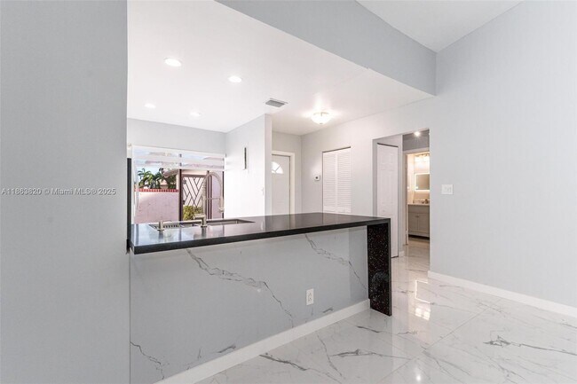 Foto del edificio - 9234 Wedgewood Ln