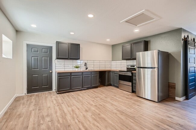 Building Photo - 7770 S Kit Carson Dr