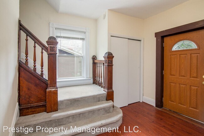 Foto del edificio - 5 br, 1.5 bath House - 2412 W Clifton Ave