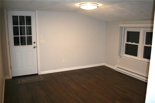 Building Photo - 840 Sanderson Rd