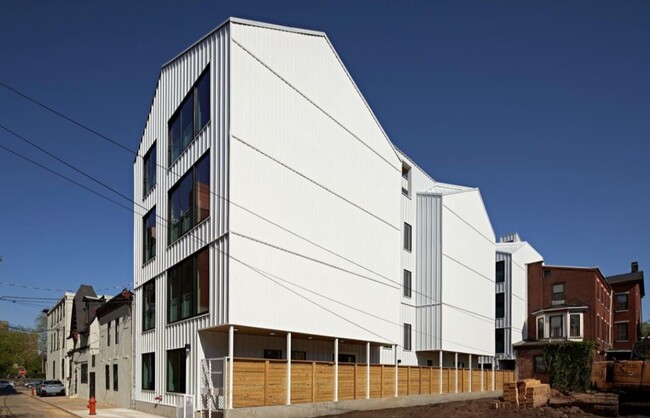 Building Photo - 2011 Cambridge St