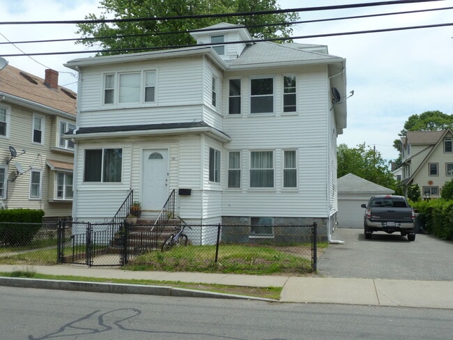 Building Photo - 121 W Elm Ave