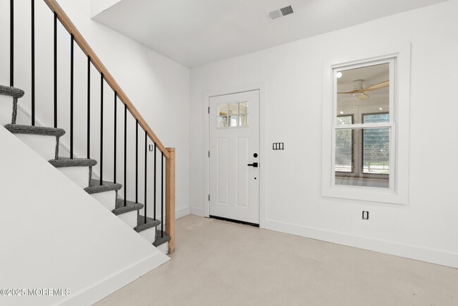 Foto del edificio - 448 Monmouth Rd
