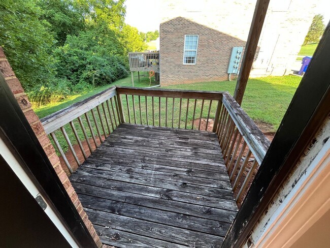 Foto del edificio - 1611 Meadow Spring Dr