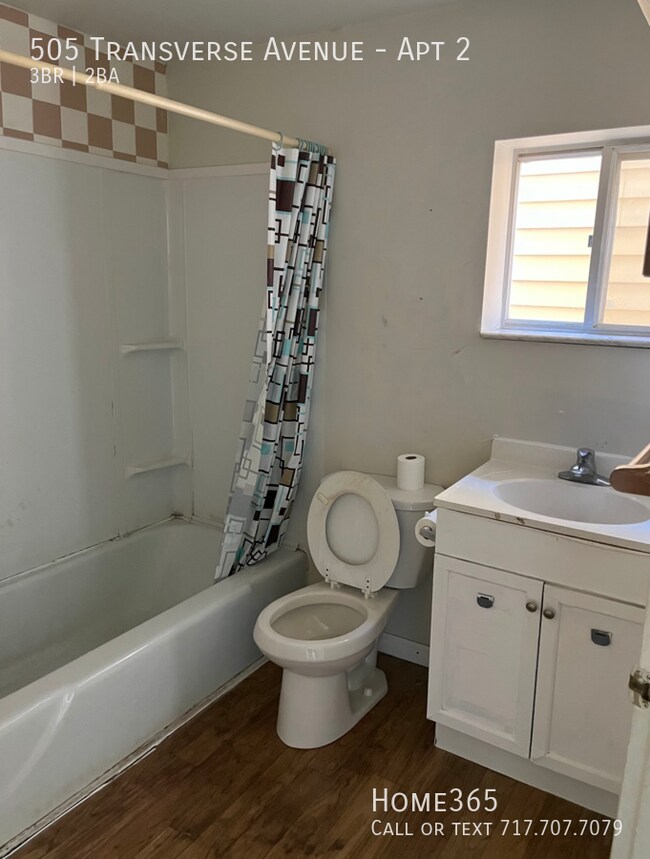 Building Photo - 3 Bedroom, 2 Bathroom Available Now