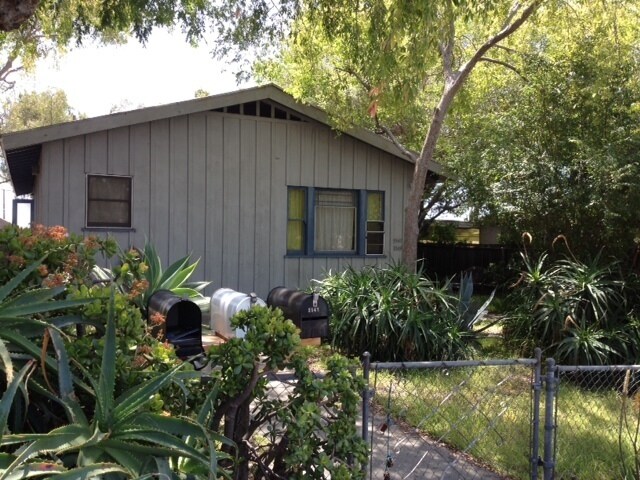 Foto principal - 3347-49-3349 B St