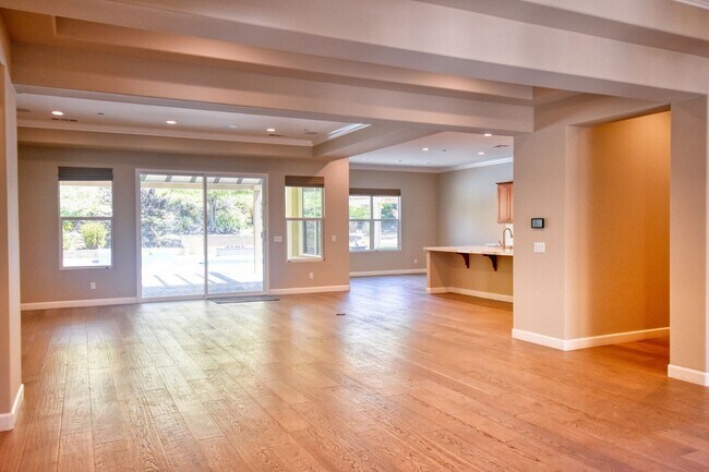 Building Photo - 5 Bedroom Resort-Style Estate with Pool, S...