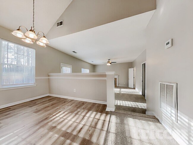 Building Photo - 3510 Cameo Ct