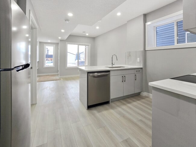 Building Photo - 442 Carringvue Grove NW