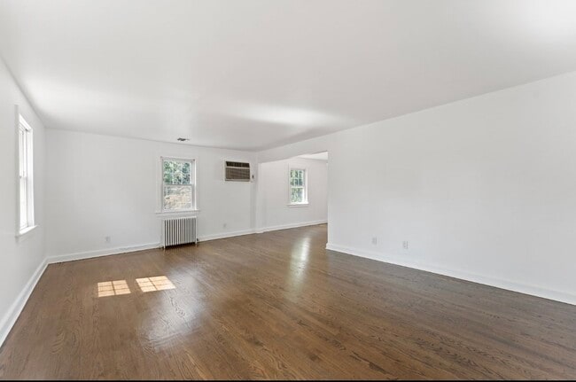 Building Photo - 409 Tappan Rd