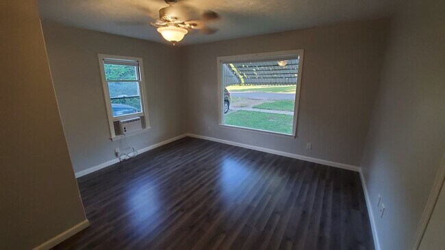Master Bedroom - 303 S Park St