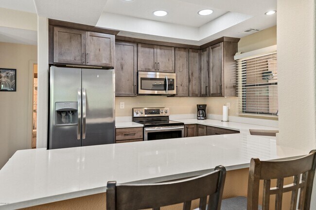 Building Photo - 6655 N Canyon Crest Dr