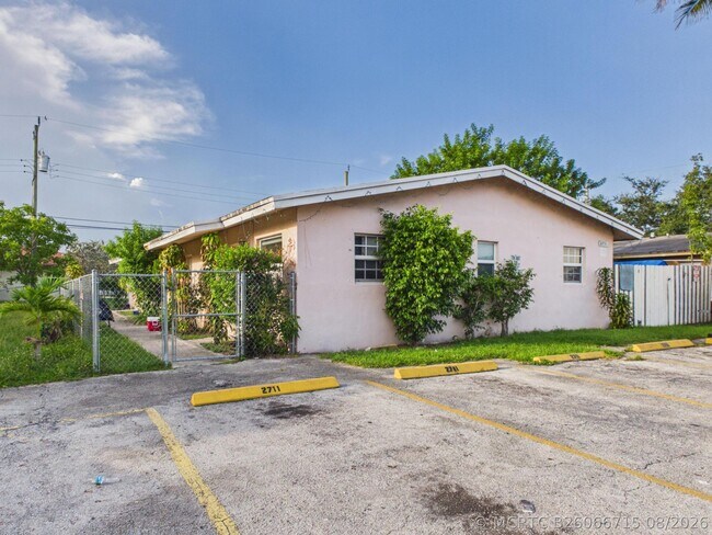 Foto del edificio - 2711 NW 1st St