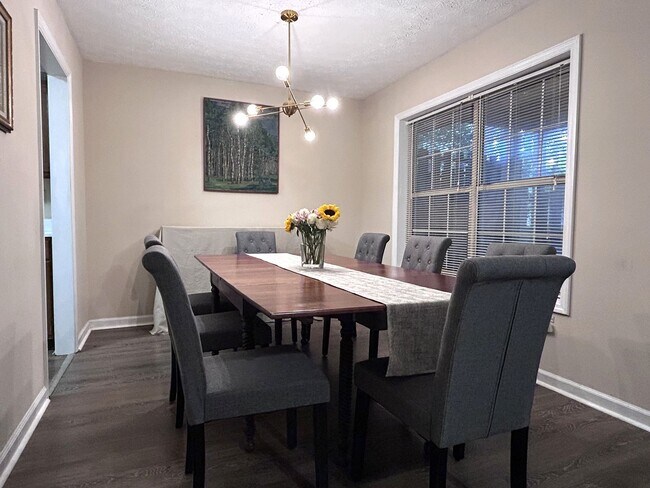 Foto del edificio - North Druid Hills Hidden Gem!  2 Bed - 2 Bath Near Emory, Available Late July!